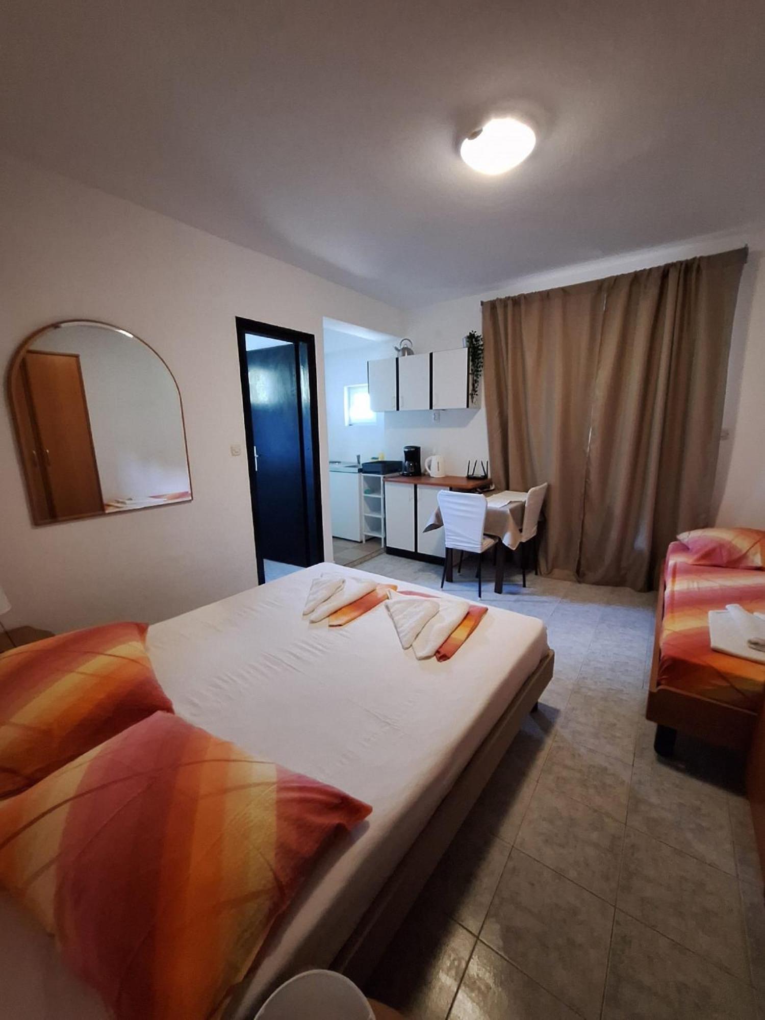 Žuljana Apartments Dalmatin מראה חיצוני תמונה